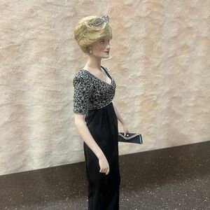 Franklin Mint porcelain Princess Diana limited portrait edition in original box.